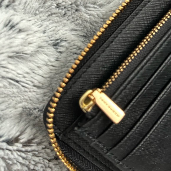 BRAND NEW Tory Burch Robinson Passport Continental Zip Wallet Wristlet - Picture 5 of 9